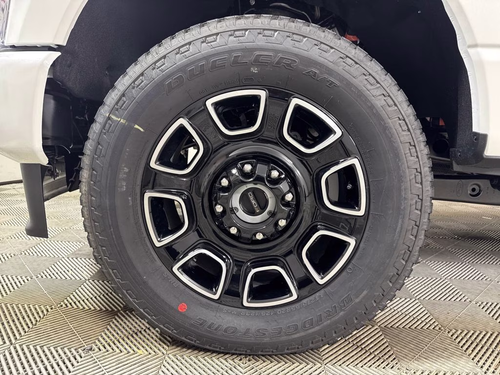 2026 Star White Metallic Tri-Coat Ford Super Duty F-350 SRW Platinum 4X4 Truck