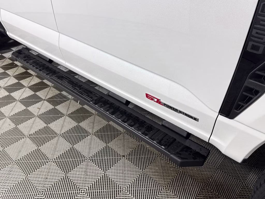 2026 Star White Metallic Tri-Coat Ford Super Duty F-350 SRW Lariat 4X4 Truck