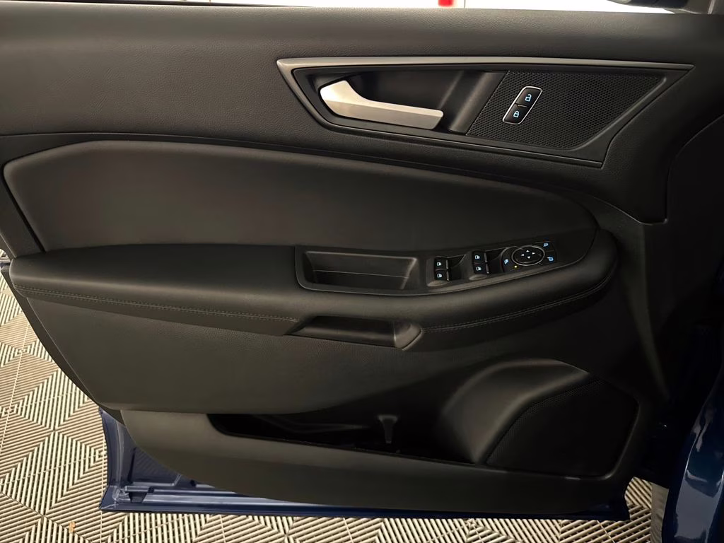 2024 Atlas Blue Metallic Ford Edge SE AWD SUV