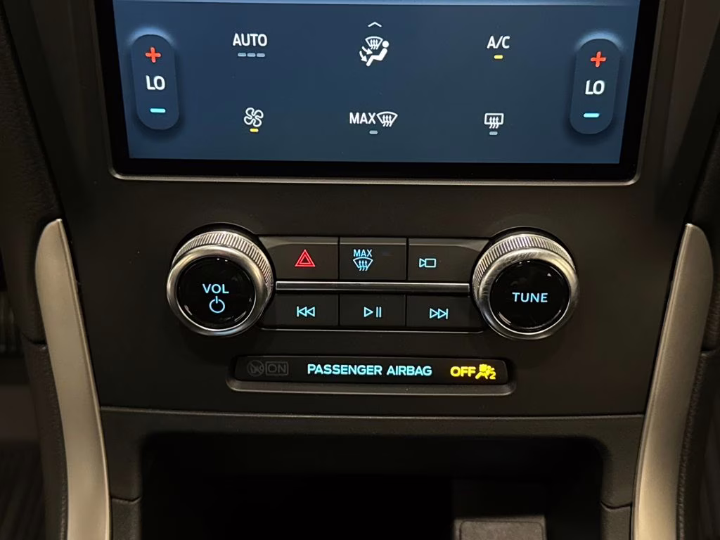 2024 Atlas Blue Metallic Ford Edge SE AWD SUV