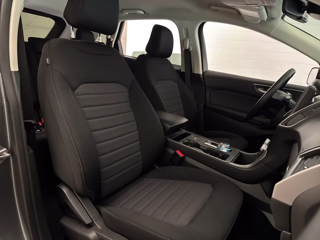 2024 Gray Metallic Ford Edge SE AWD SUV