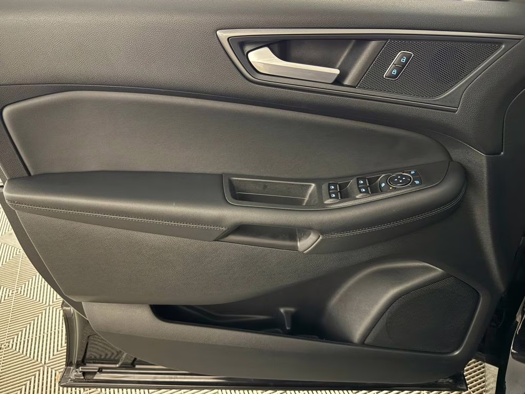 2024 Agate Black Metallic Ford Edge SE AWD SUV
