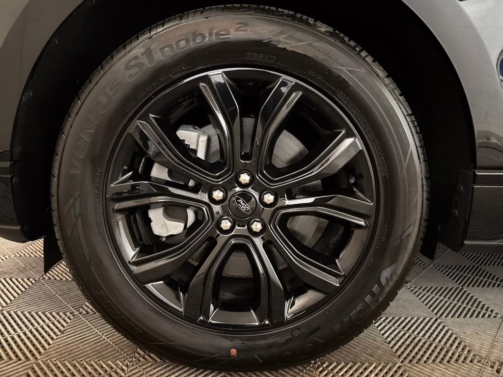 2024 Agate Black Metallic Ford Edge SE AWD SUV