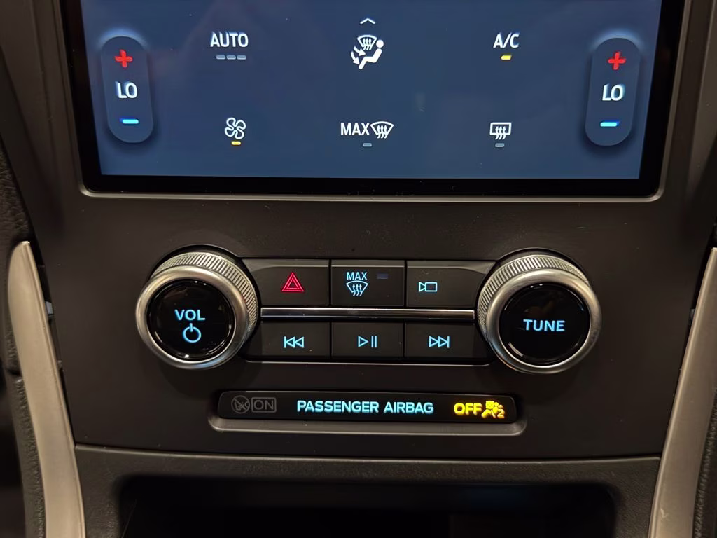 2024 Black Metallic Ford Edge SE AWD SUV