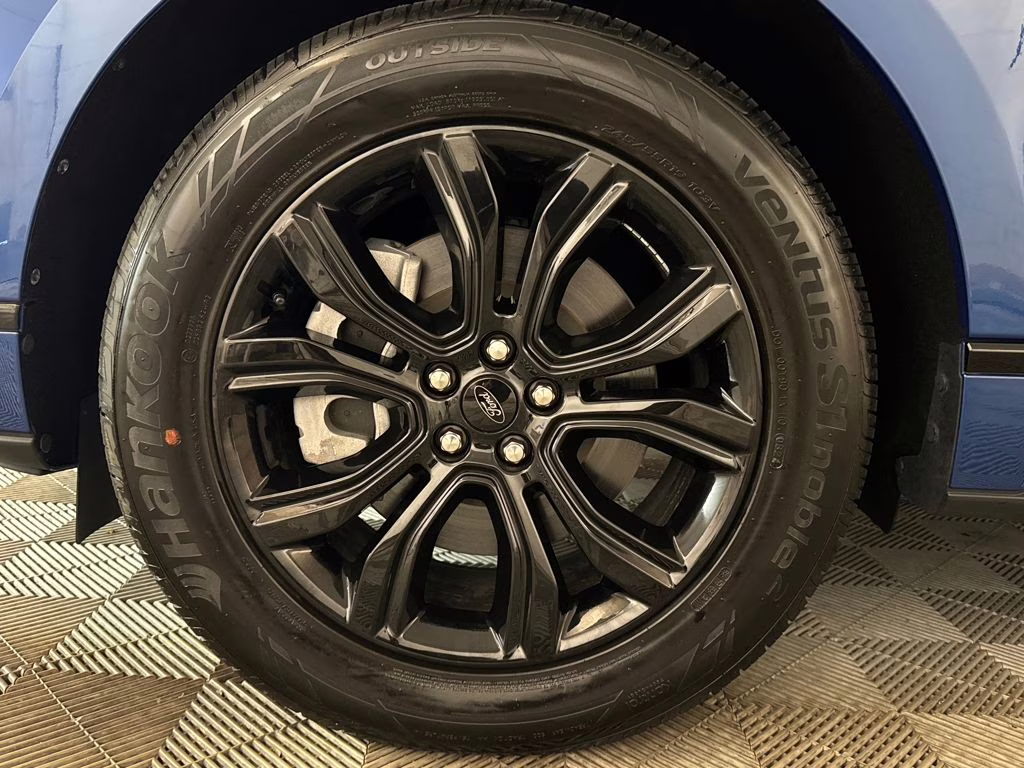 2024 Atlas Blue Metallic Ford Edge SE AWD SUV