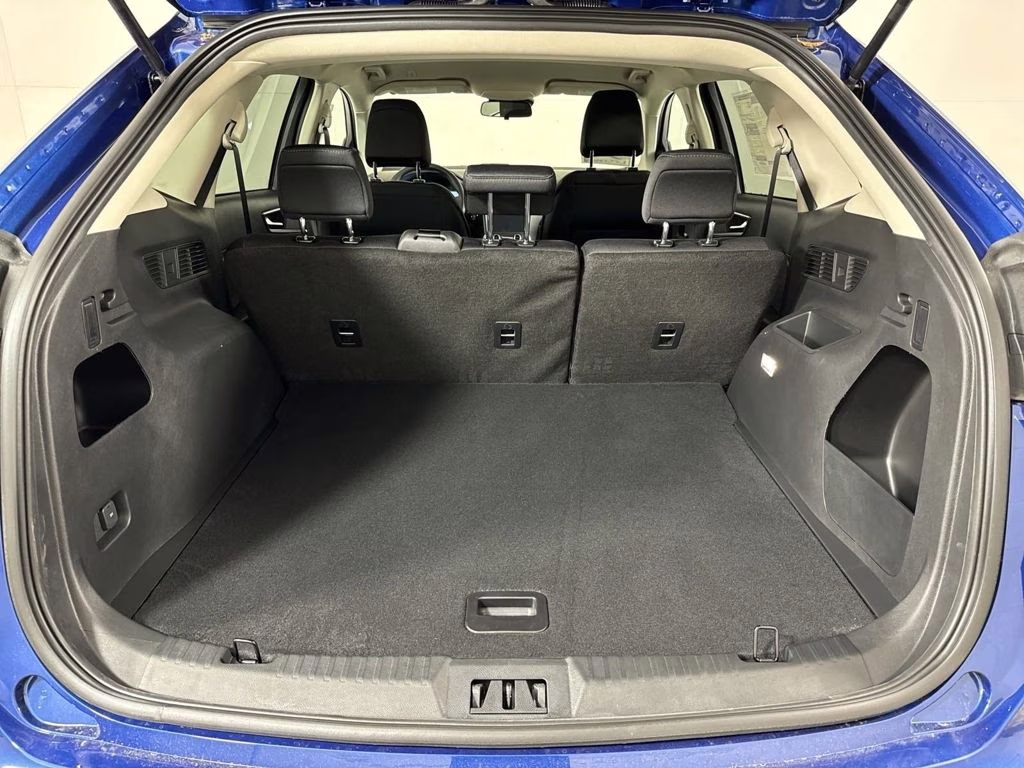 2024 Atlas Blue Metallic Ford Edge SE AWD SUV