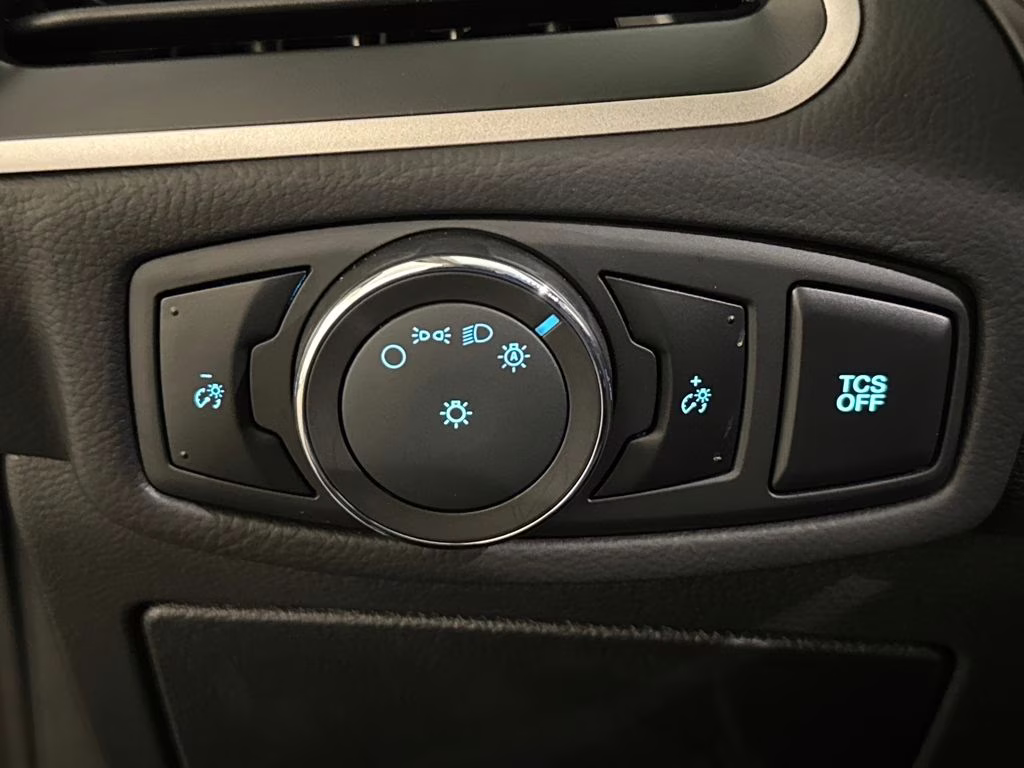 2024 Atlas Blue Metallic Ford Edge SE AWD SUV