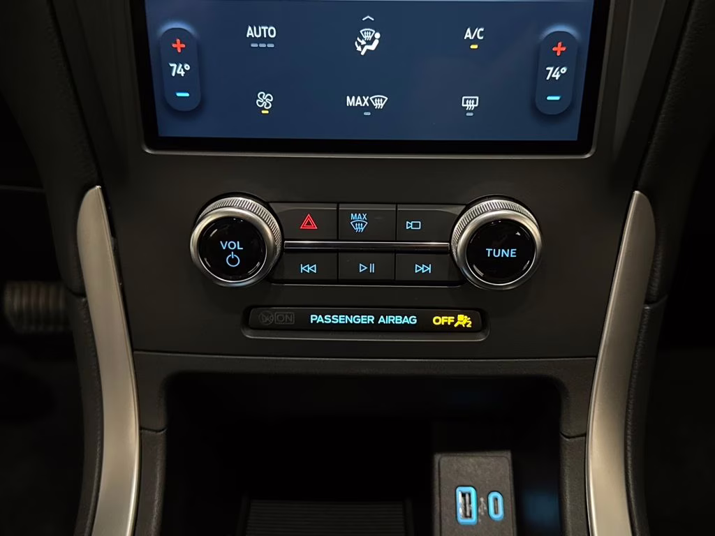 2024 Atlas Blue Metallic Ford Edge SE AWD SUV