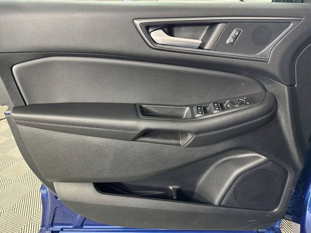 2024 Atlas Blue Metallic Ford Edge SE AWD SUV