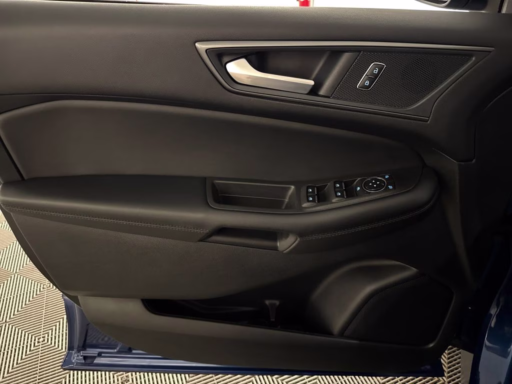 2024 Blue Metallic Ford Edge SE AWD SUV