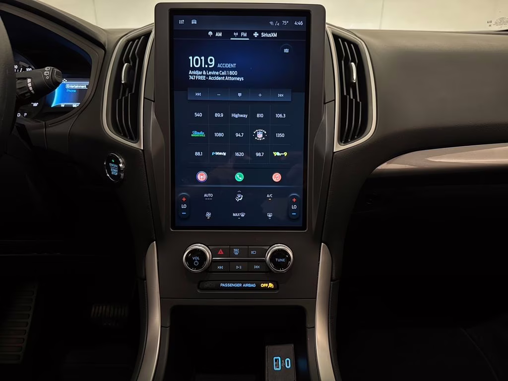 2024 Iconic Silver Metallic Ford Edge SE AWD SUV