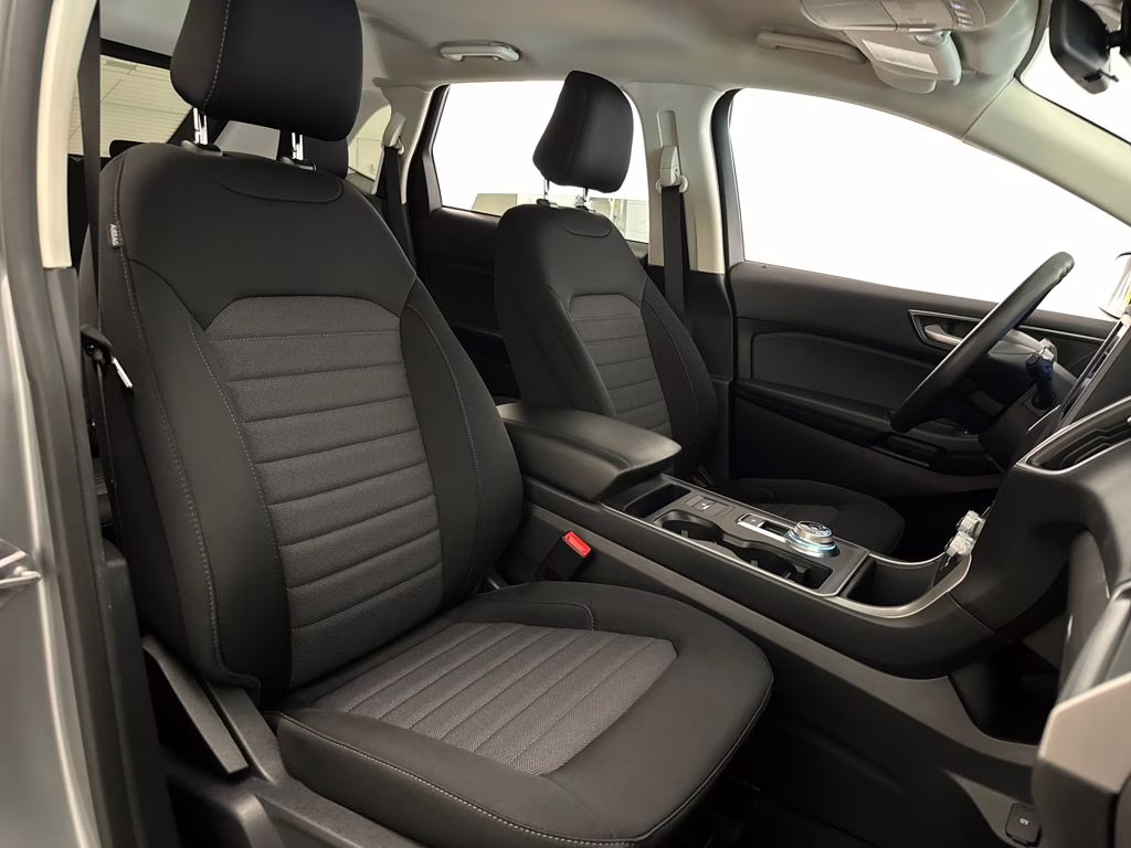 2024 Iconic Silver Metallic Ford Edge SE AWD SUV