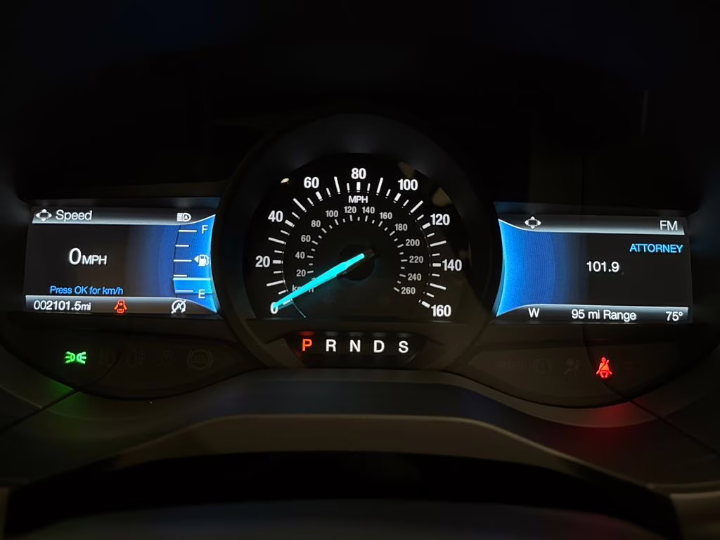 2024 Iconic Silver Metallic Ford Edge SE AWD SUV