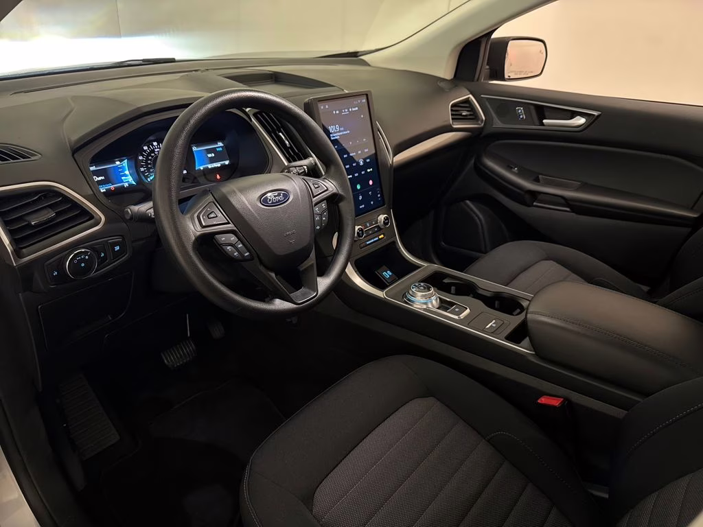 2024 Iconic Silver Metallic Ford Edge SE AWD SUV
