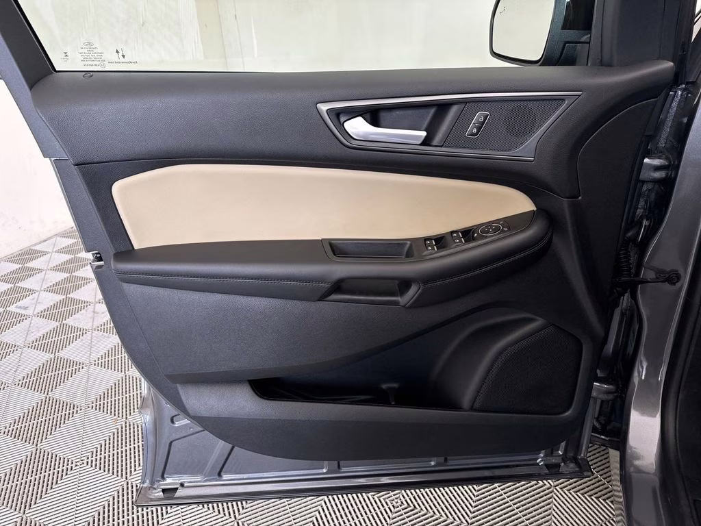 2024 Carbonized Gray Metallic Ford Edge SE AWD SUV