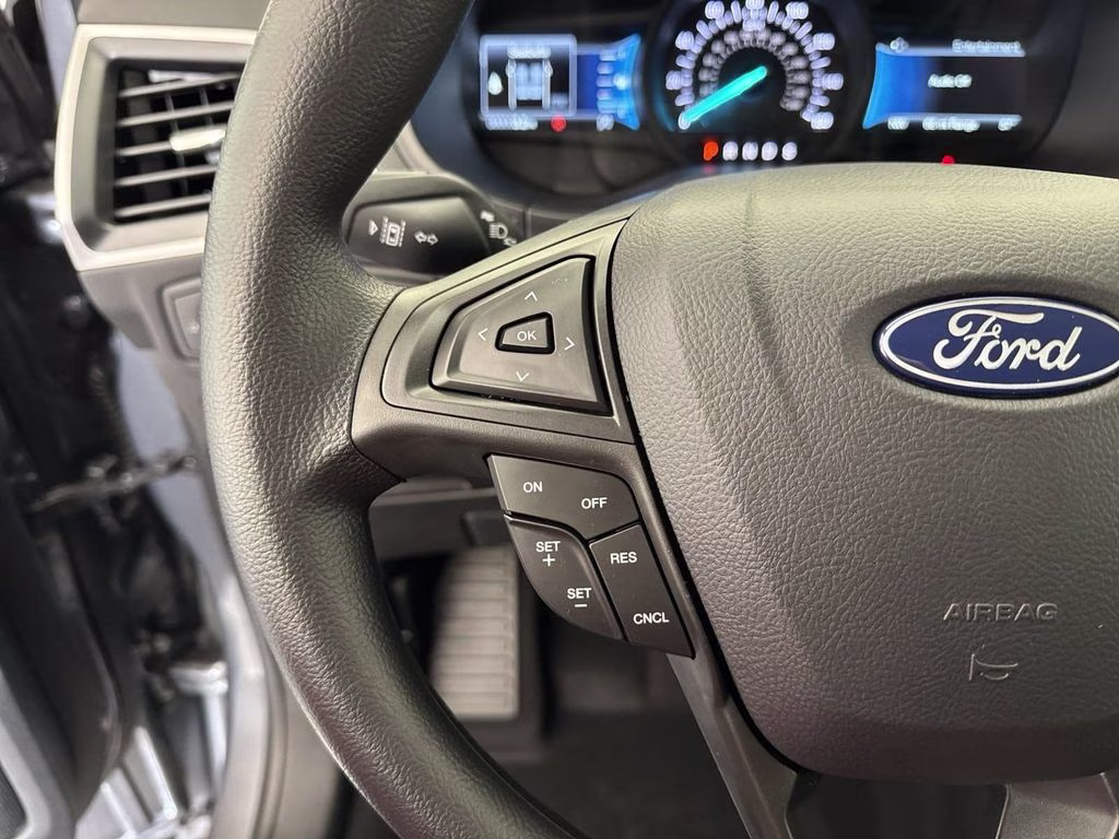 2024 Gray Metallic Ford Edge SE AWD SUV