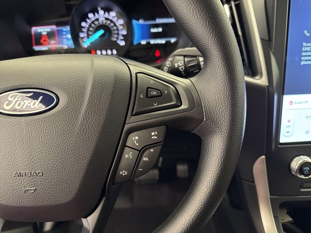 2024 Gray Metallic Ford Edge SE AWD SUV