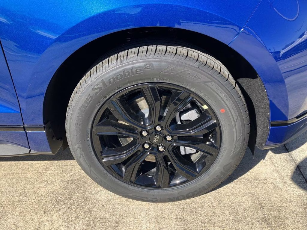 2024 Atlas Blue Metallic Ford Edge SE AWD SUV