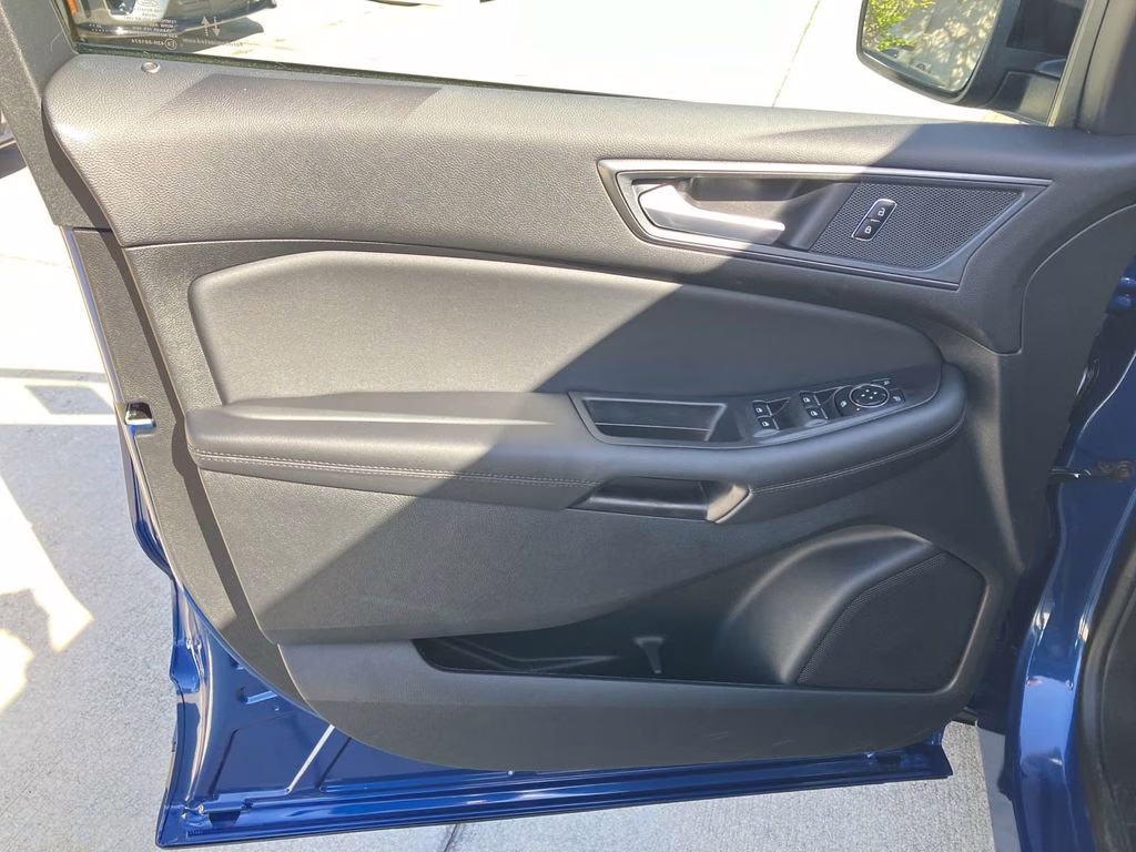 2024 Atlas Blue Metallic Ford Edge SE AWD SUV