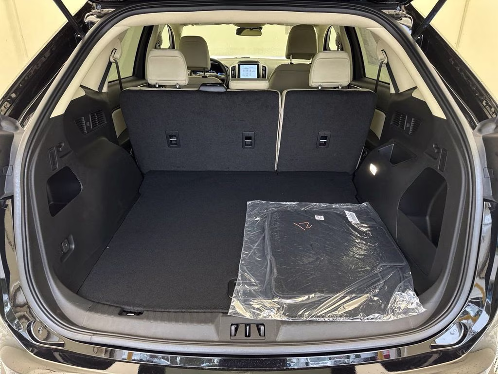 2024 Agate Black Metallic Ford Edge SE AWD SUV