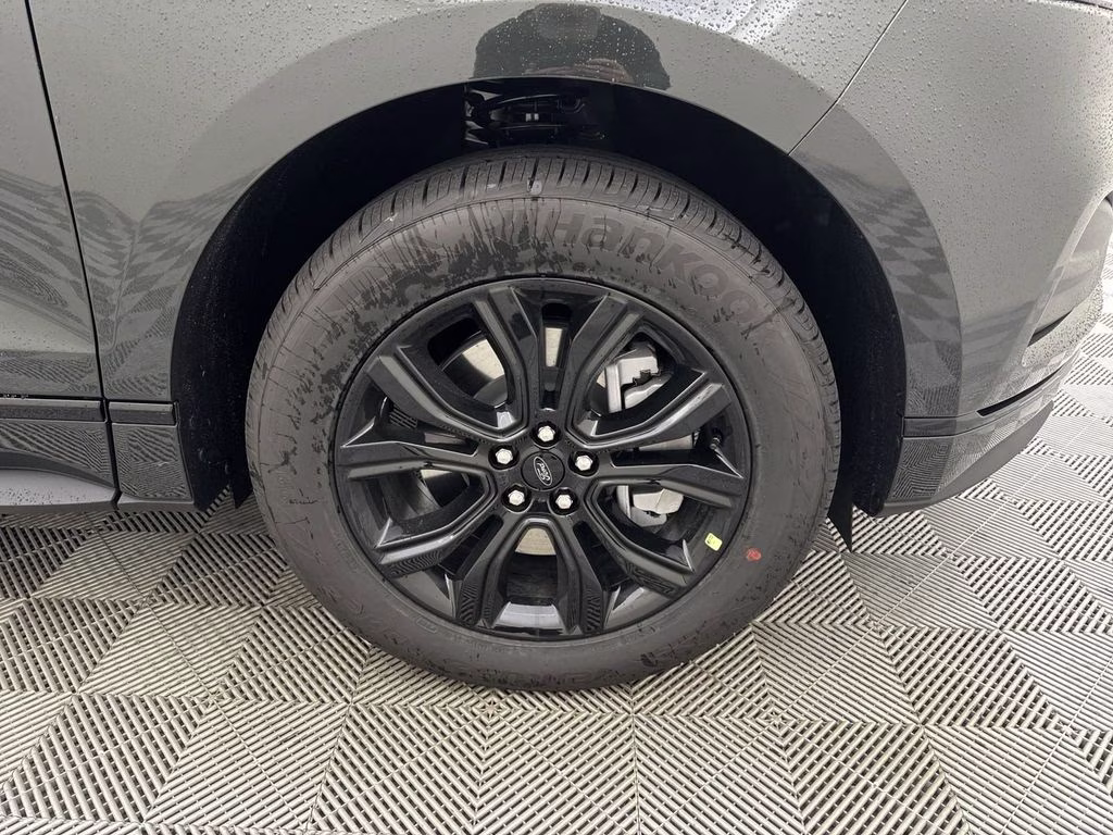 2024 Forged Green Metallic Ford Edge SE AWD SUV