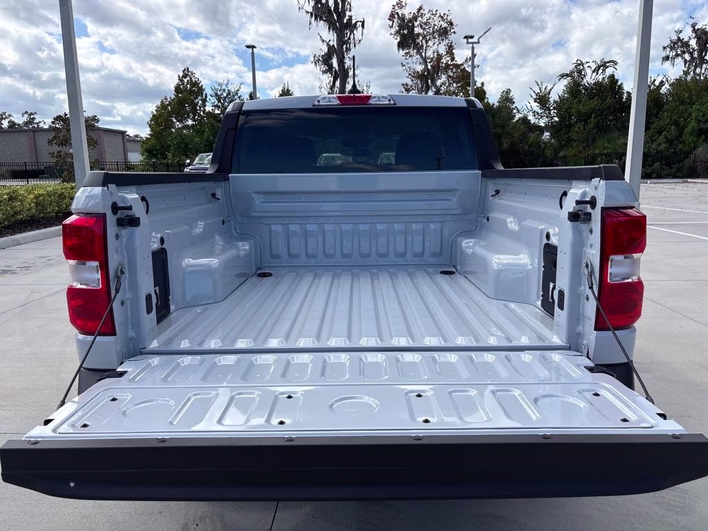 2025 Space White Metallic Ford Maverick XLT AWD Truck