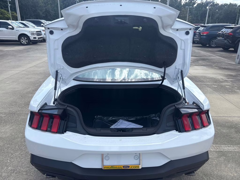 2025 Oxford White Ford Mustang EcoBoost RWD Coupe