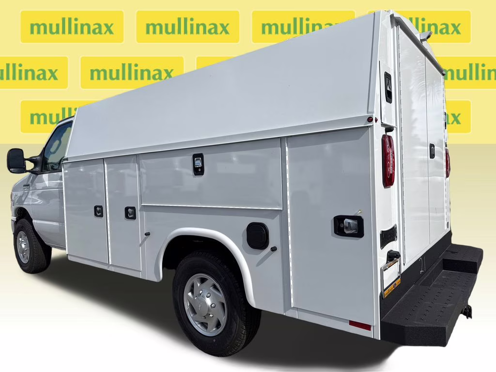 2026 Oxford White Ford E-350SD Base RWD Truck