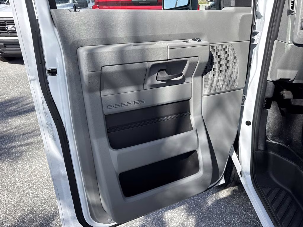 2025 Oxford White Ford E-450SD Base RWD Truck