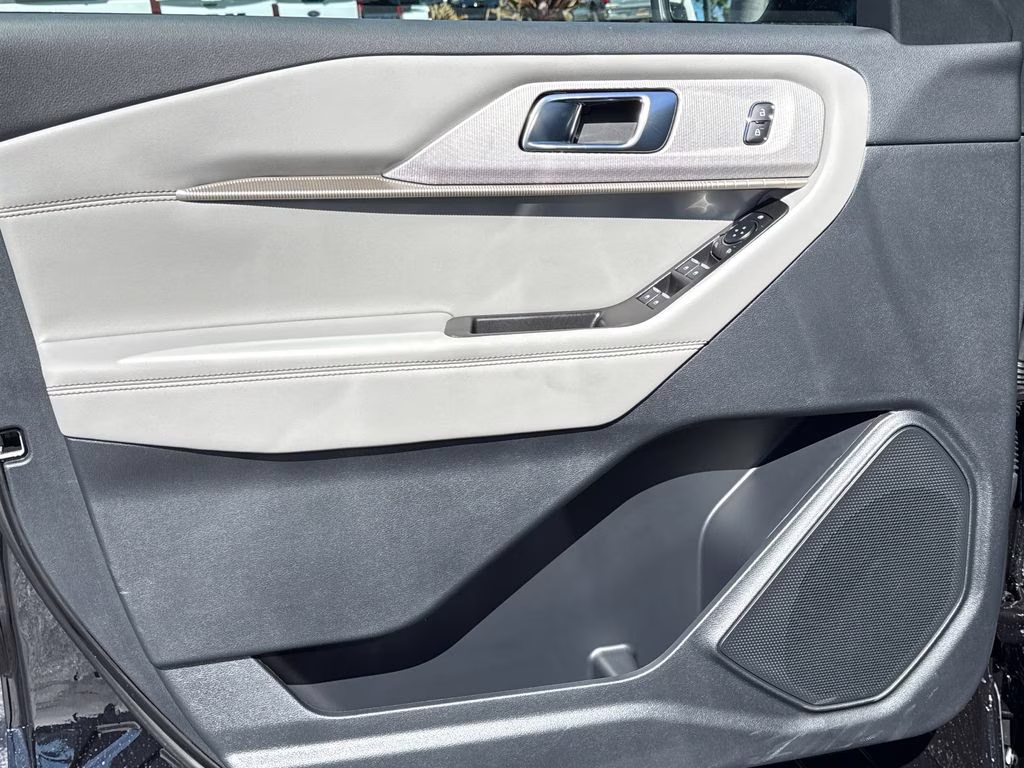 2026 Agate Black Metallic Ford Explorer Active RWD SUV