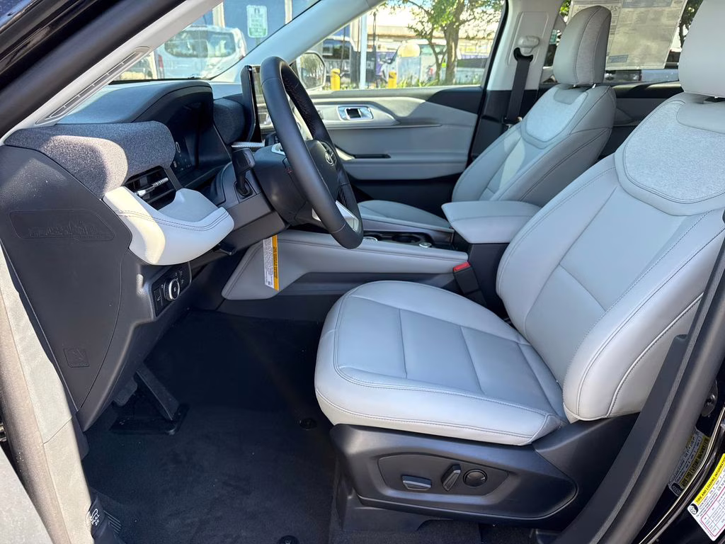 2026 Agate Black Metallic Ford Explorer Active RWD SUV