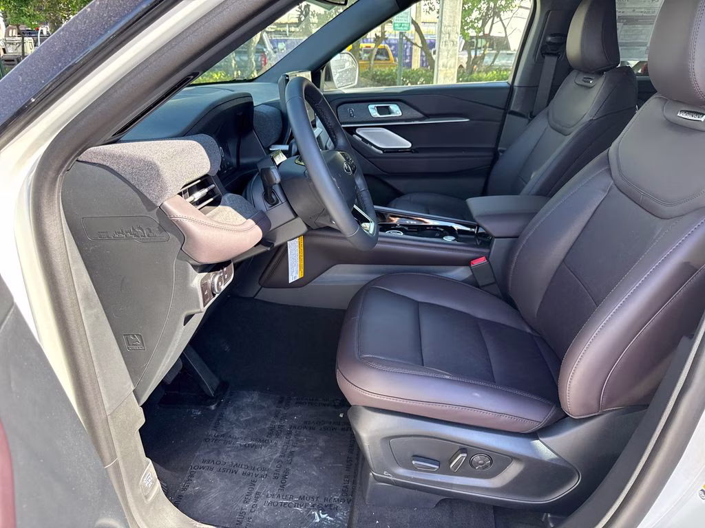 2026 Star White Metallic Tri-Coat Ford Explorer Platinum RWD SUV