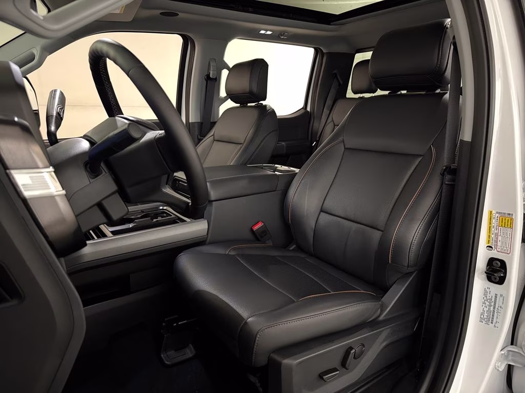 2026 Oxford White Ford Super Duty F-250 SRW Lariat 4X4 Truck