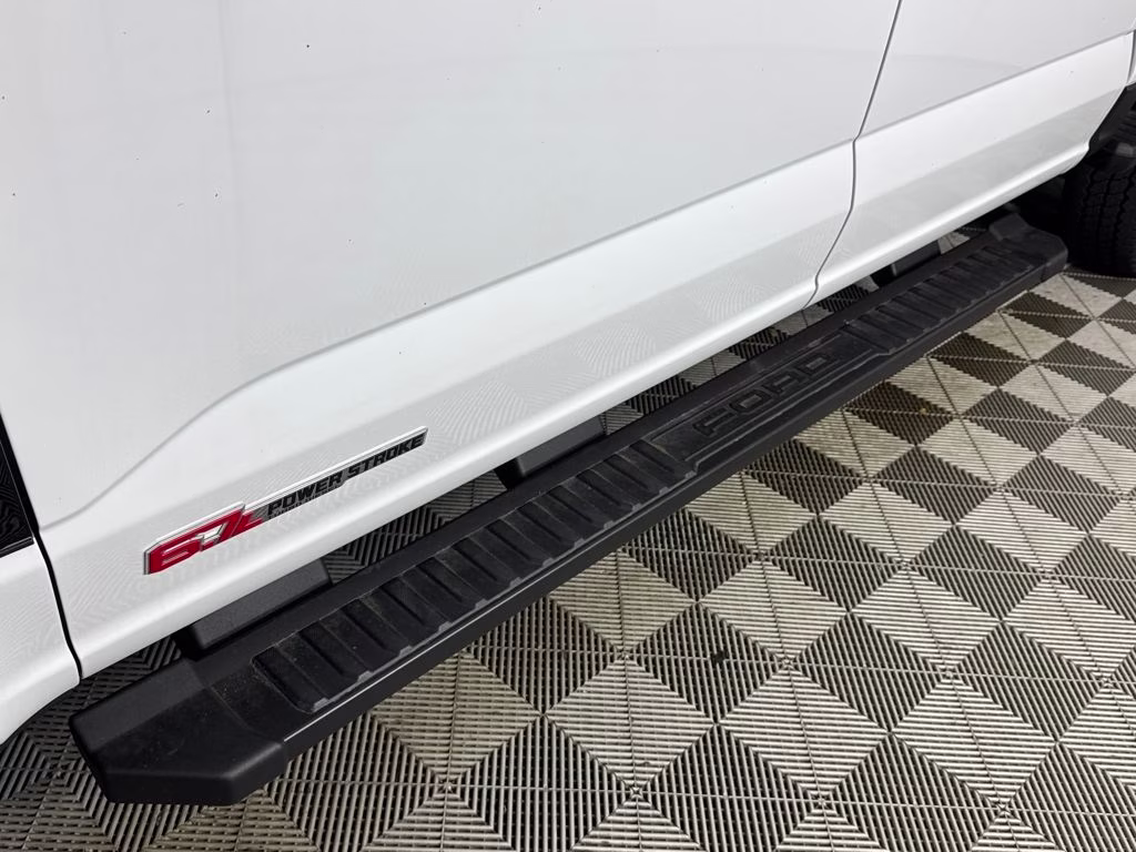 2026 Oxford White Ford Super Duty F-250 SRW Lariat 4X4 Truck