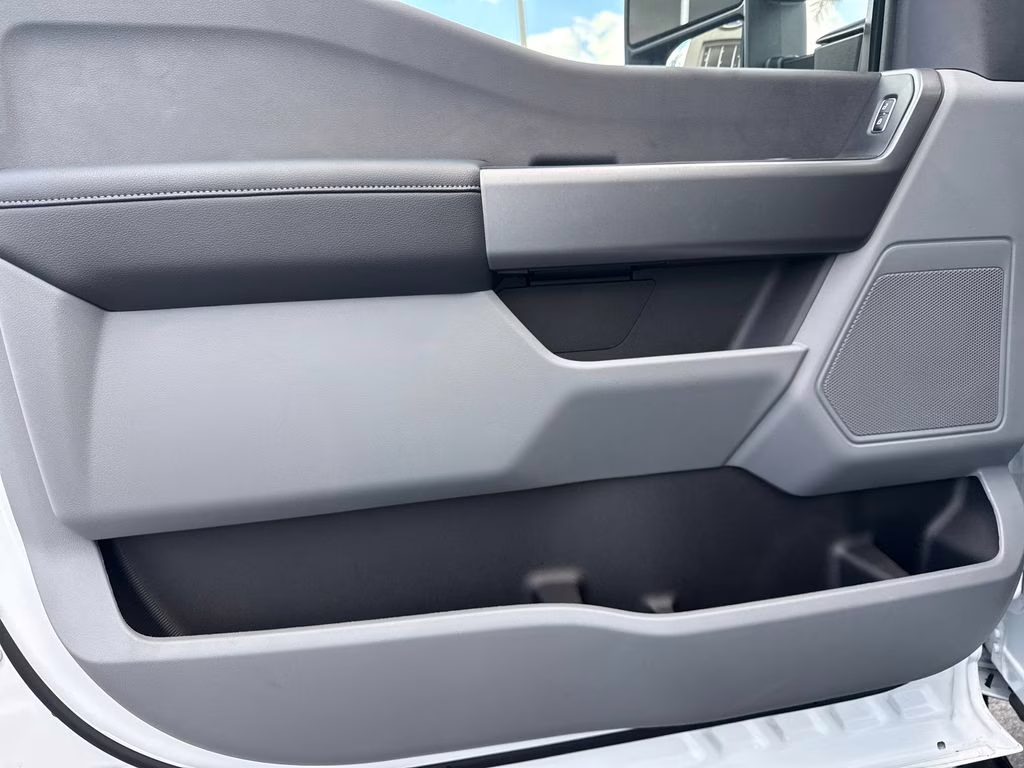2025 Oxford White Ford Super Duty F-350 SRW STX 4X4 Truck