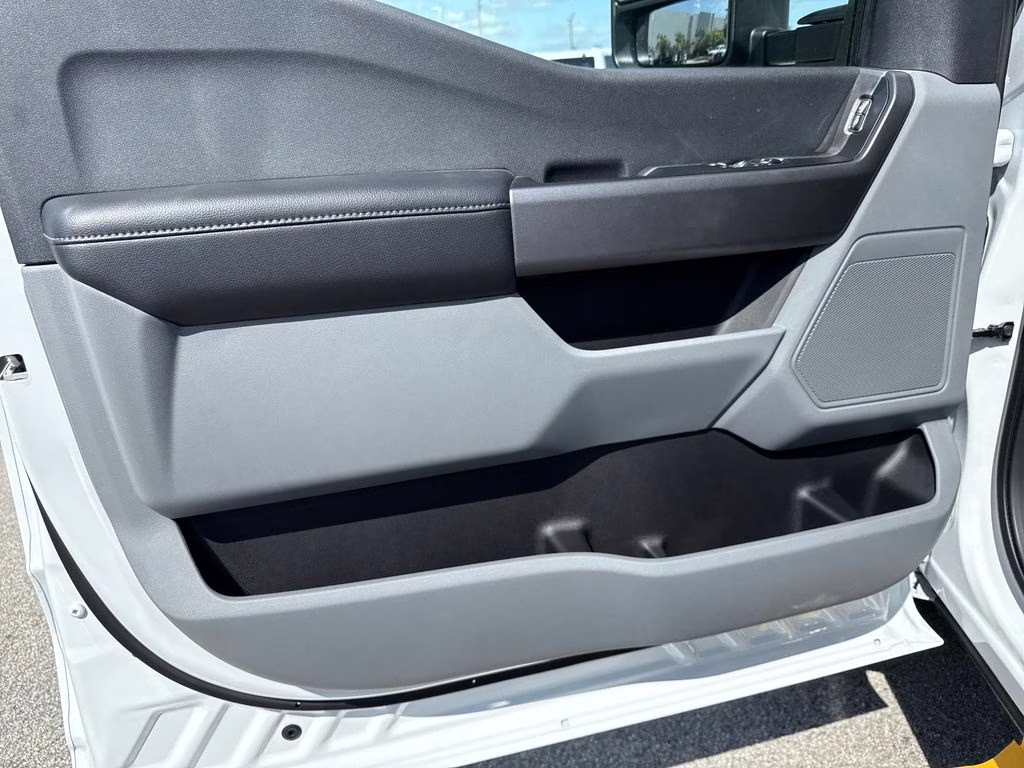 2025 Oxford White Ford Super Duty F-350 SRW STX 4X4 Truck