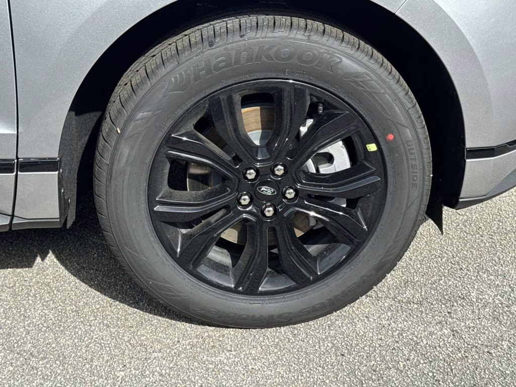 2024 Silver Metallic Ford Edge SE AWD SUV