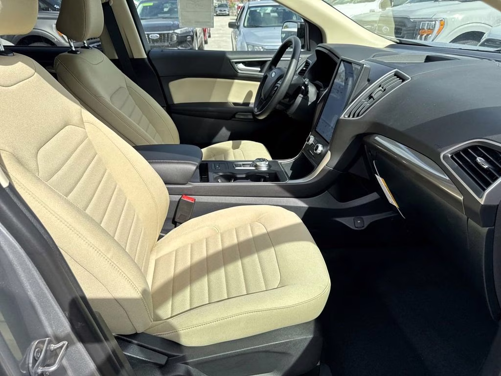 2024 Silver Metallic Ford Edge SE AWD SUV