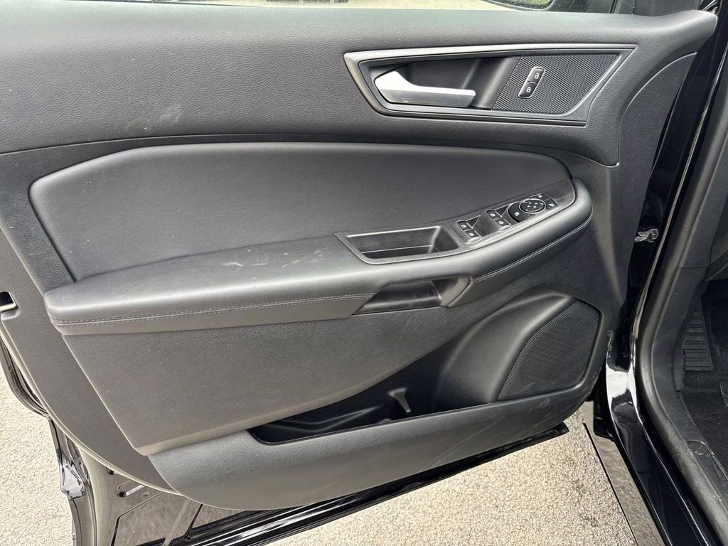 2024 Agate Black Metallic Ford Edge SE AWD SUV