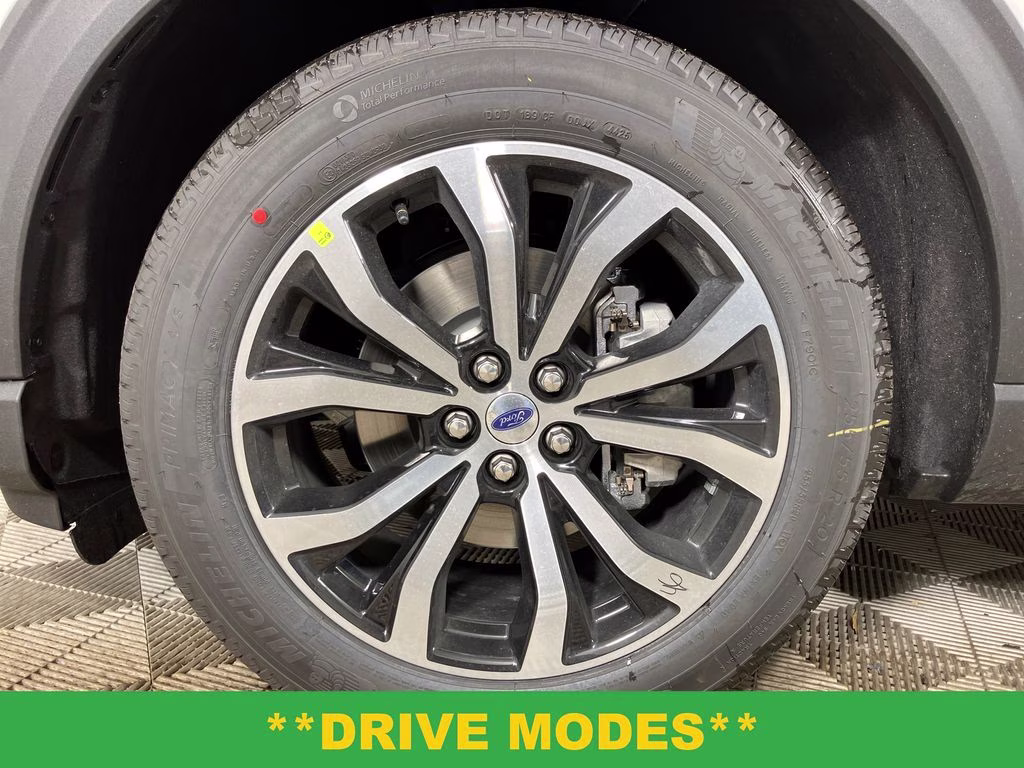 2026 Star White Metallic Tri-Coat Ford Explorer ST-Line RWD SUV