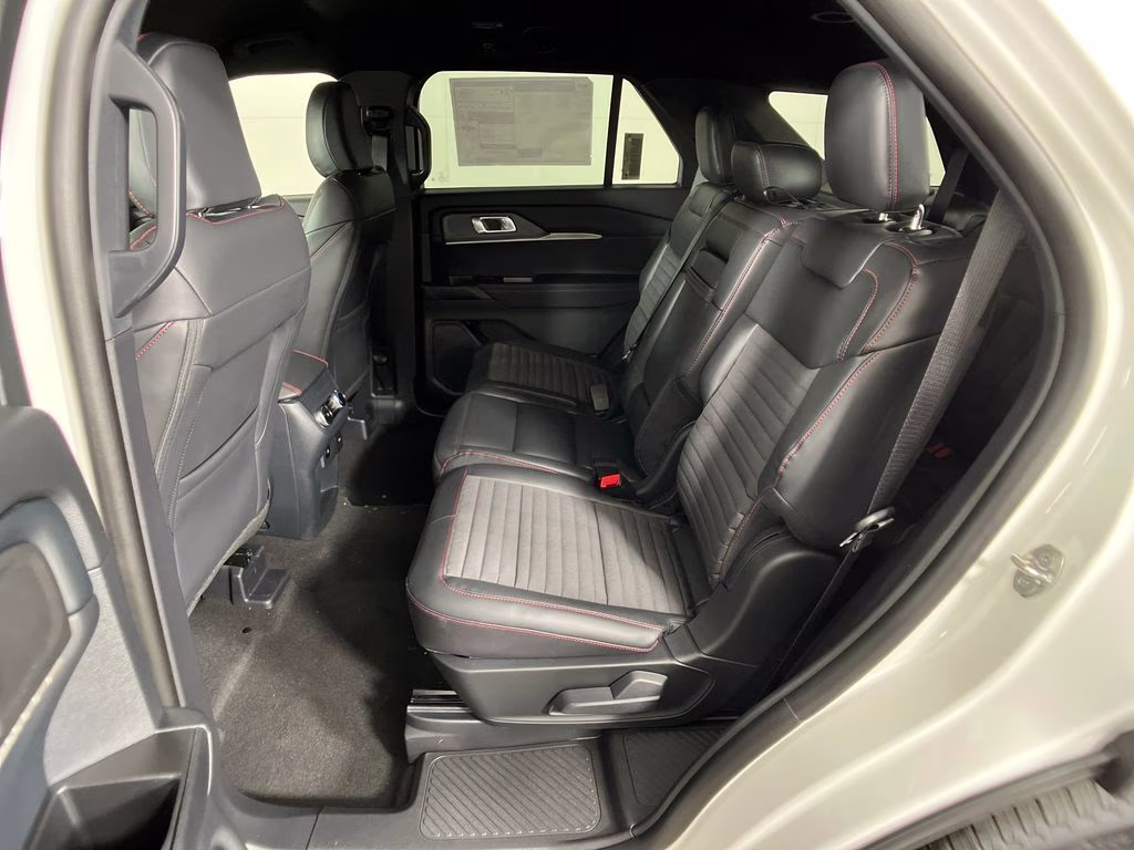 2026 Star White Metallic Tri-Coat Ford Explorer ST-Line RWD SUV