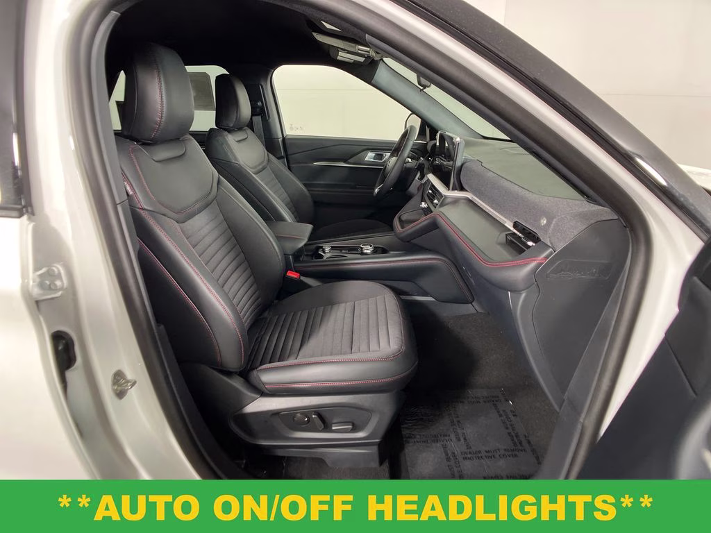 2026 Star White Metallic Tri-Coat Ford Explorer ST-Line RWD SUV