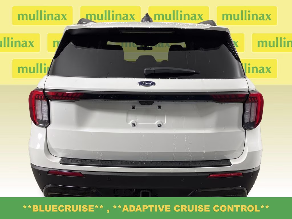 2026 Star White Metallic Tri-Coat Ford Explorer ST-Line RWD SUV