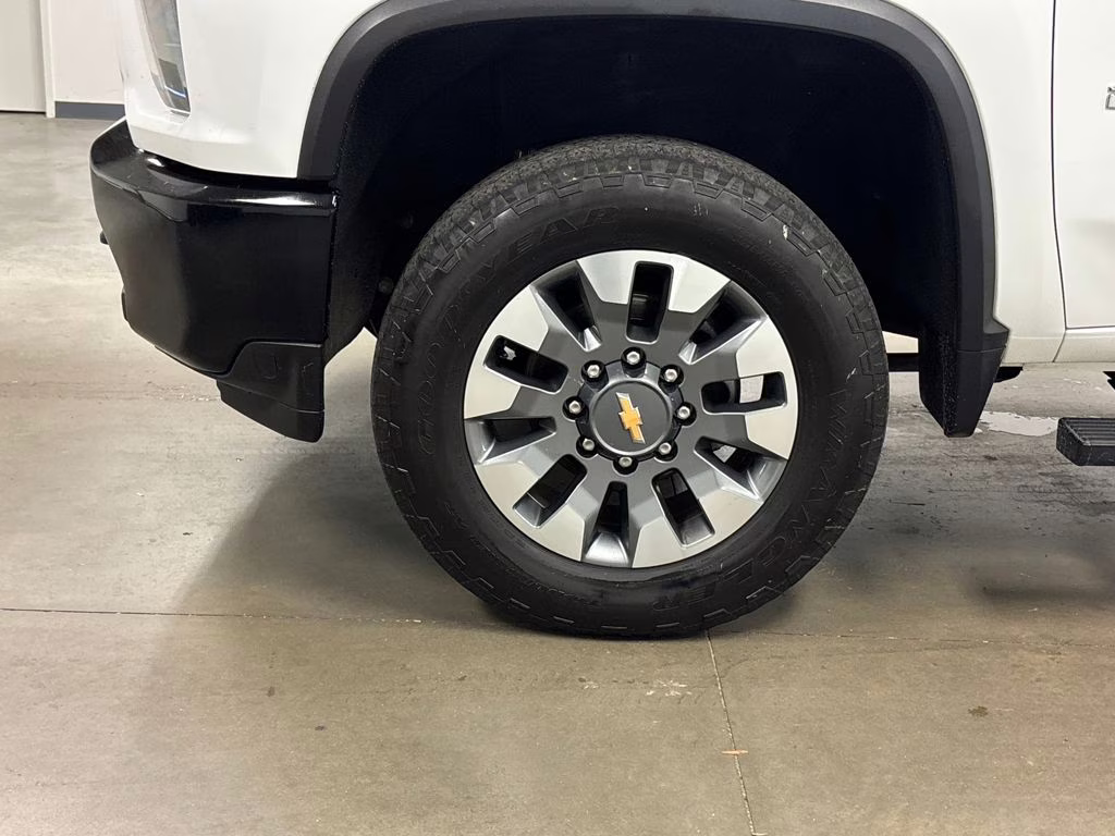 2022 Summit White Chevrolet Silverado 2500HD Custom 4X4 Truck