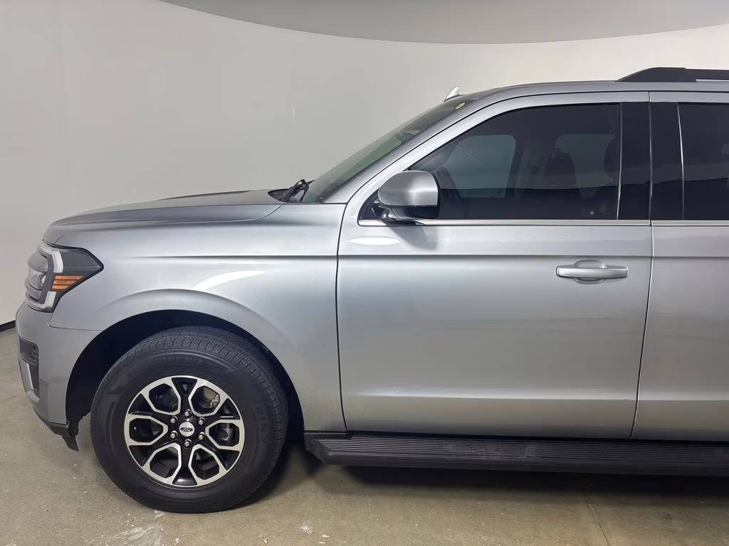 2022 Silver Metallic Ford Expedition Max XLT RWD SUV