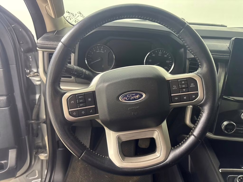 2022 Silver Metallic Ford Expedition Max XLT RWD SUV