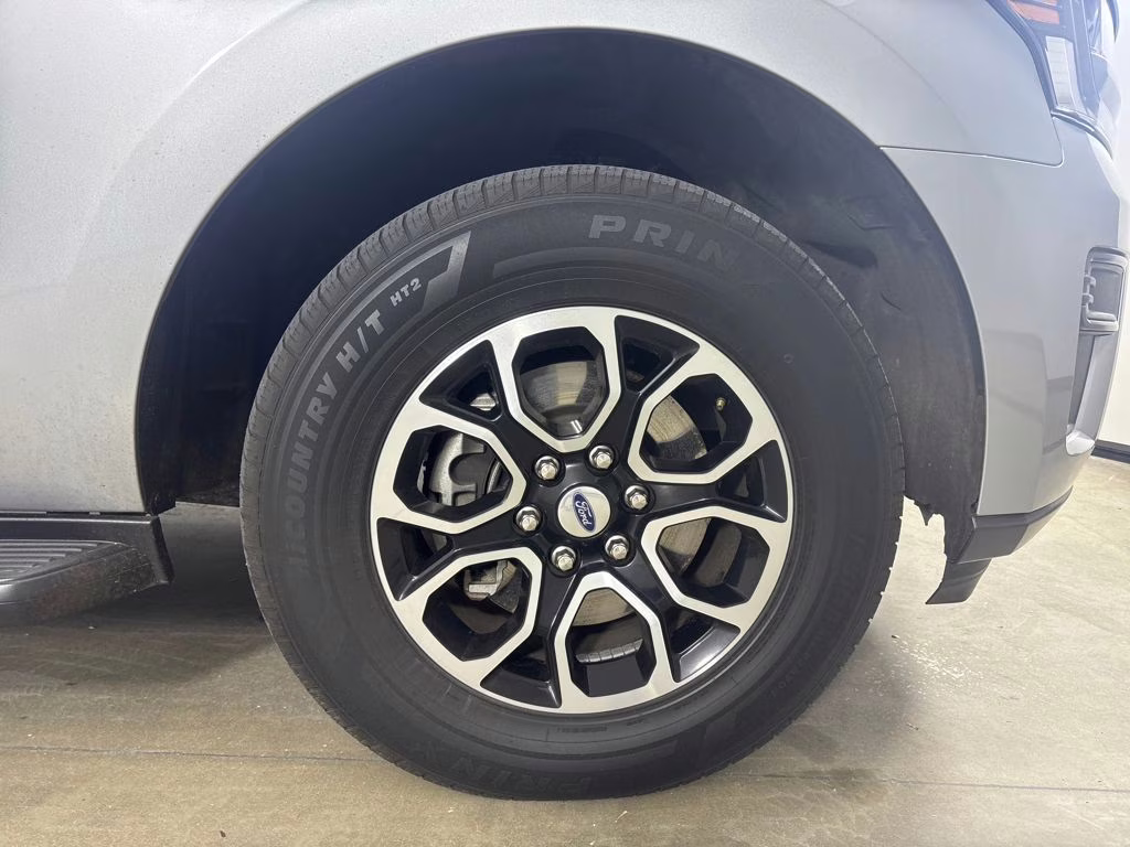 2022 Silver Metallic Ford Expedition Max XLT RWD SUV