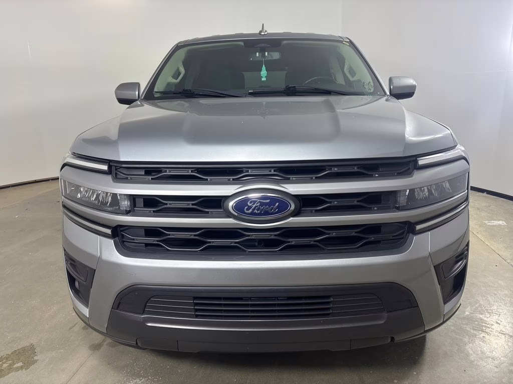 2022 Silver Metallic Ford Expedition Max XLT RWD SUV