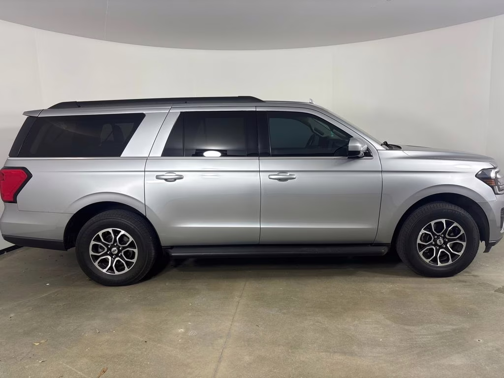 2022 Silver Metallic Ford Expedition Max XLT RWD SUV