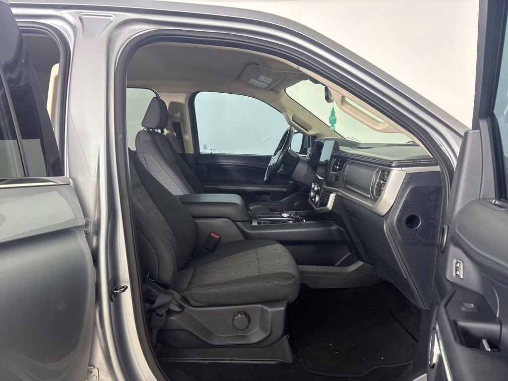 2022 Silver Metallic Ford Expedition Max XLT RWD SUV